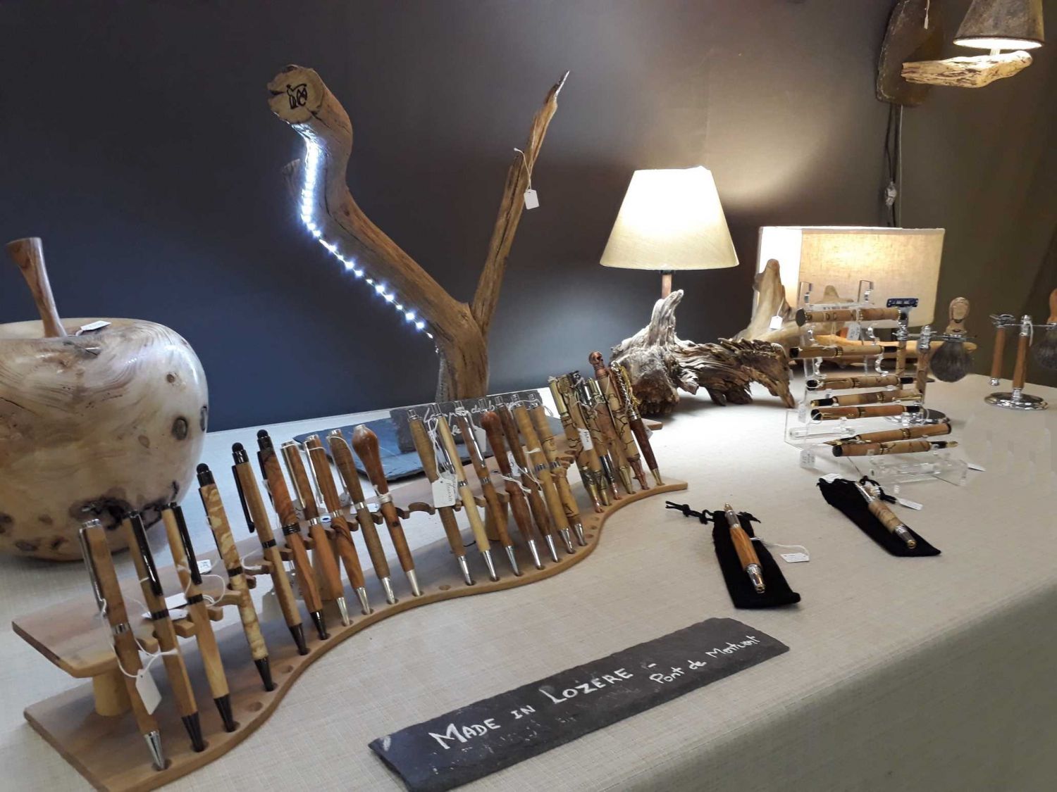 Stylos et objets en bois tourné
